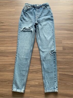 NWOT Topshop Women’s Tall High-Rise Light Blue Distressed Mom Jeans Size L26 W36